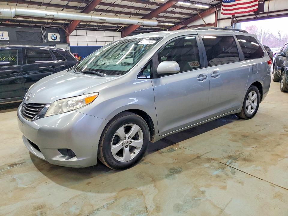 48600276 :رقم المزاد ، 5TDKK3DC2BS156713 vin ، 2011 Toyota Sienna مزاد بيع