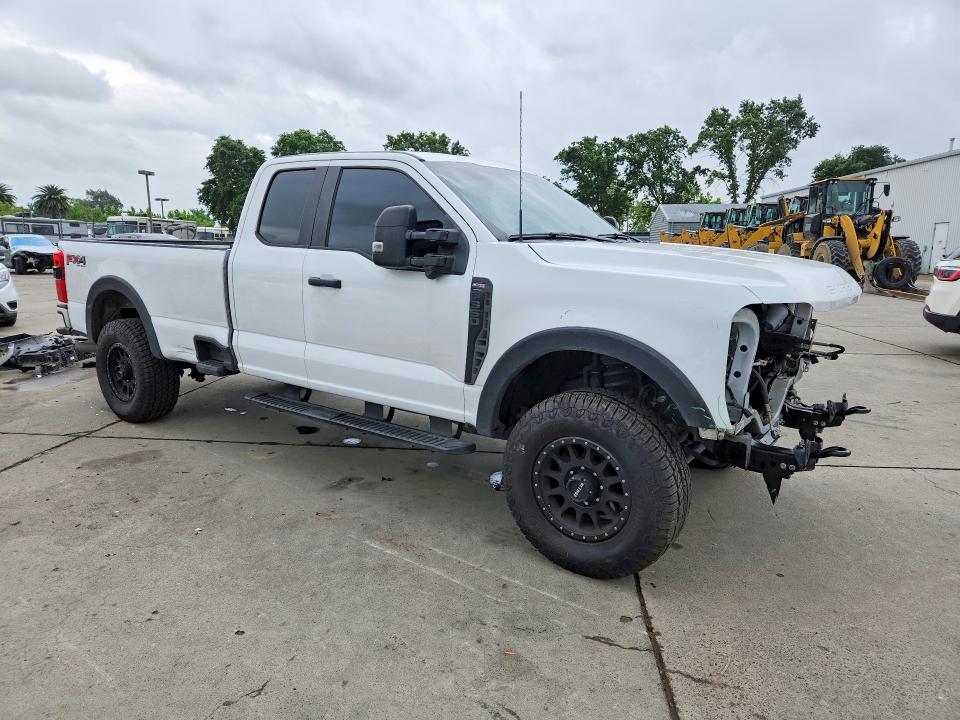 48466816 :رقم المزاد ، 1FT8X3BNXREE73509 vin ، 2024 Ford F350 مزاد بيع