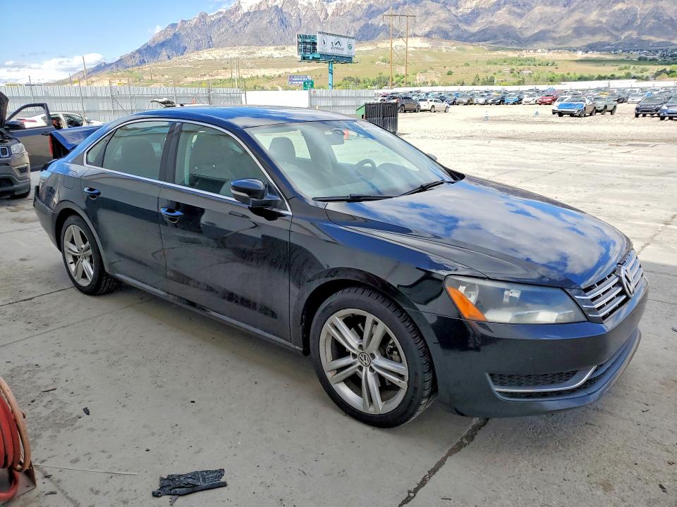 50820756 :رقم المزاد ، 1VWBV7A32FC065481 vin ، 2015 Volkswagen Passat مزاد بيع