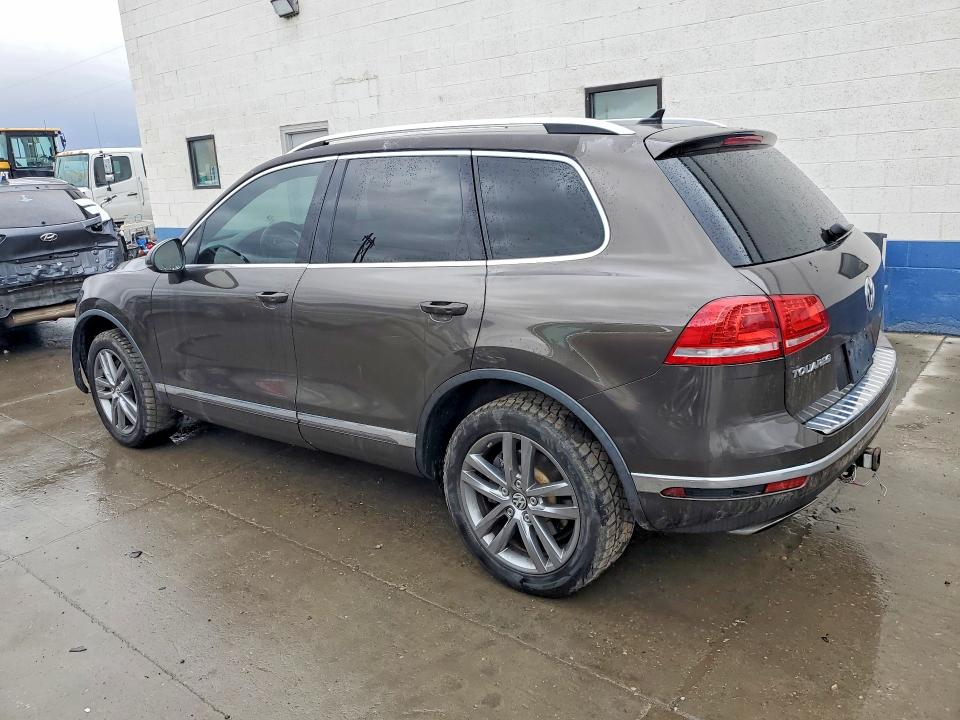 48290146 :رقم المزاد ، WVGEF9BP6GD012879 vin ، 2016 Volkswagen Touareg مزاد بيع