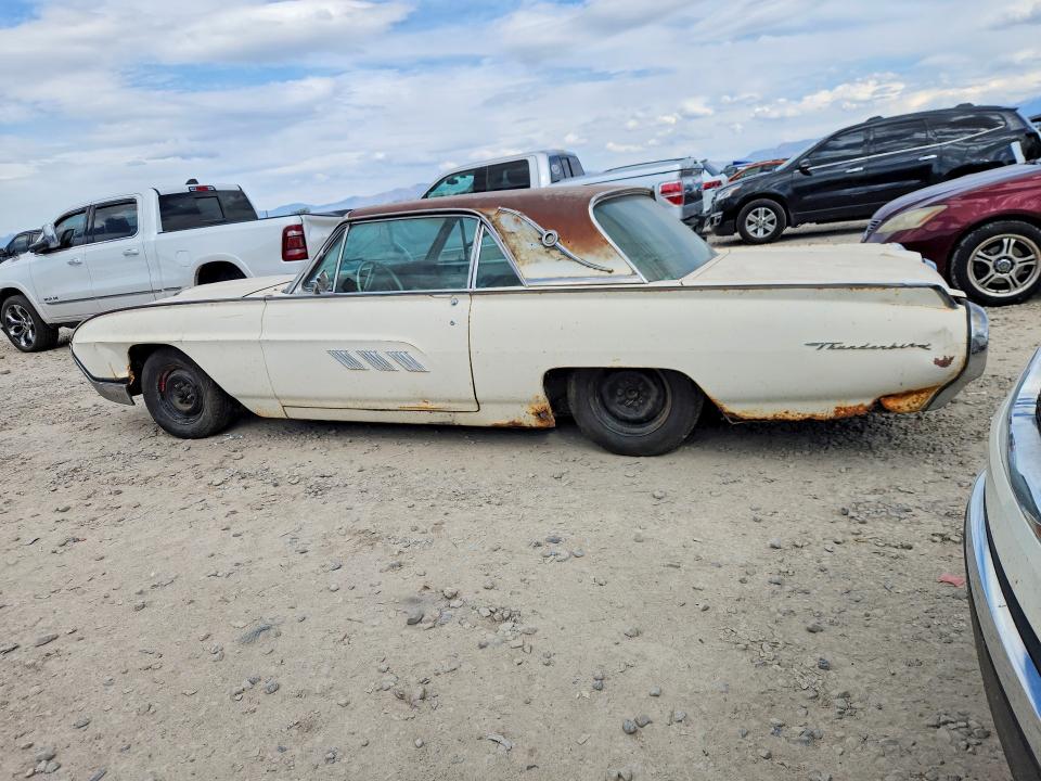 49477446 :رقم المزاد ، 3Y87Z155998 vin ، 1962 Ford Thunderbird مزاد بيع
