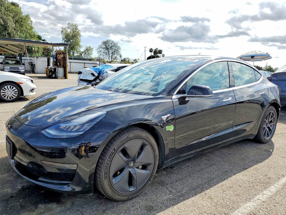 47611366 :رقم المزاد ، 5YJ3E1EB1LF806658 vin ، 2020 Tesla Model 3 مزاد بيع