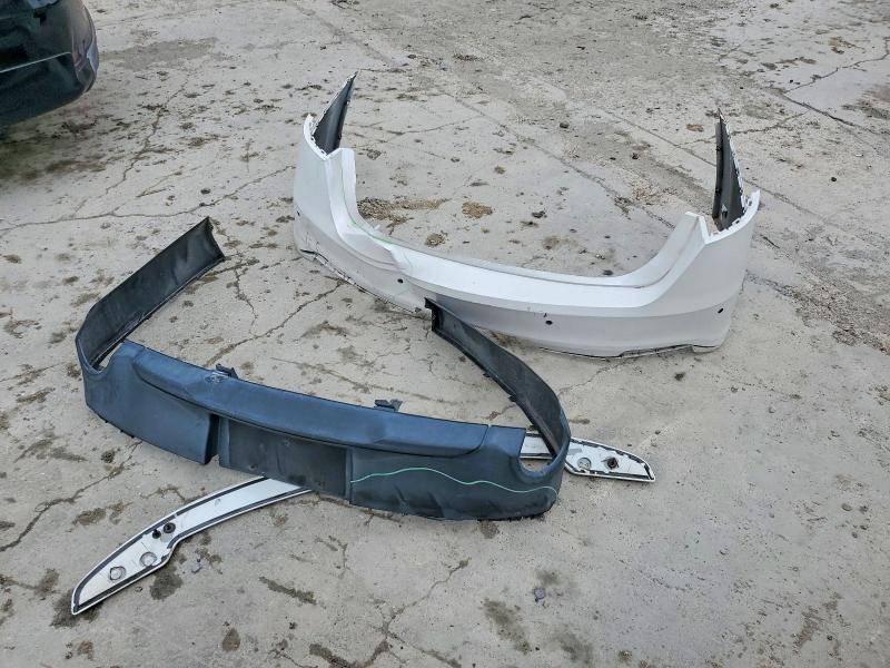 51162956 :رقم المزاد ، 1FAHP2F80FG172798 vin ، 2015 Ford Taurus مزاد بيع