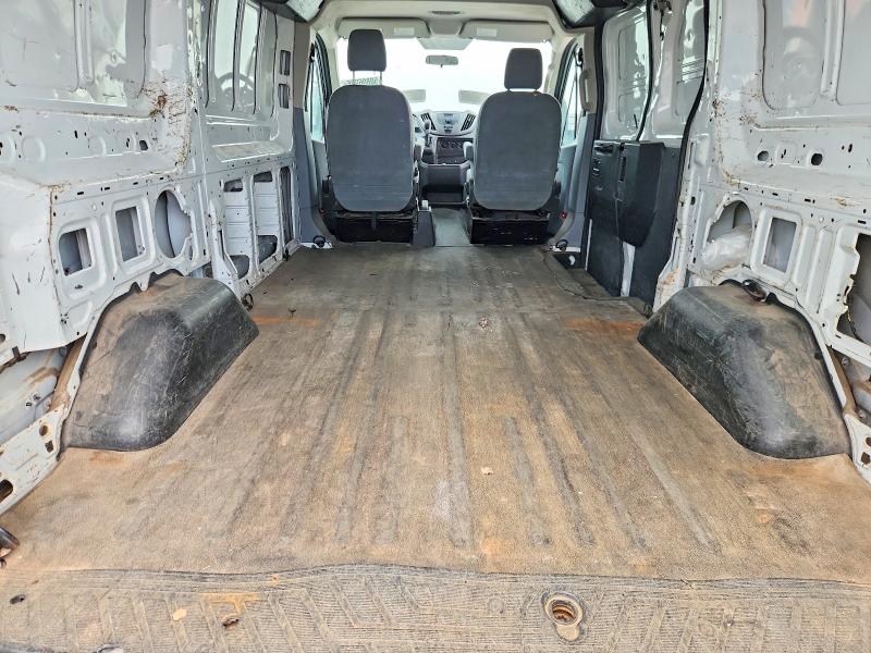 50806996 :رقم المزاد ، 1FTYE1ZM9FKA32801 vin ، 2015 Ford Transit مزاد بيع