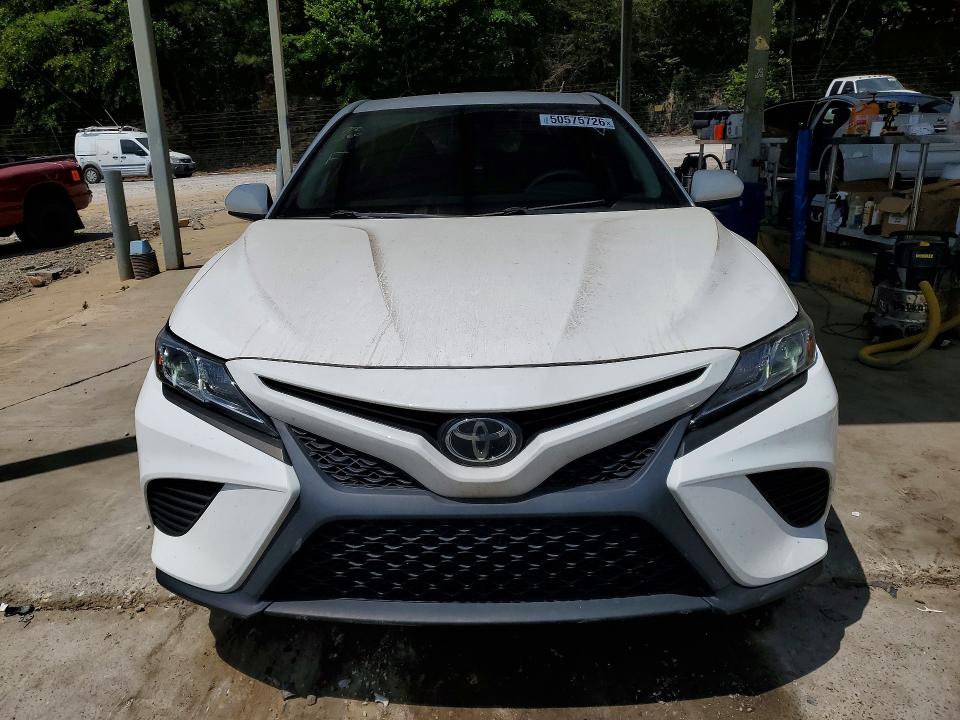 2018 Toyota Camry მანქანა იყიდება აუქციონზე, vin: 4T1B11HK6JU627602, აუქციონის ნომერი: 50575726