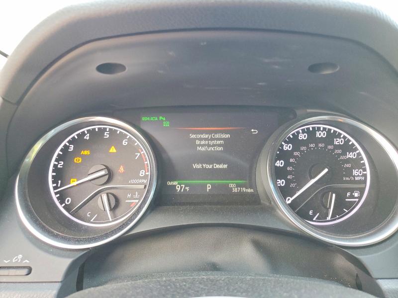 50085296 :رقم المزاد ، 4T1B11HK5JU105754 vin ، 2018 Toyota Camry مزاد بيع