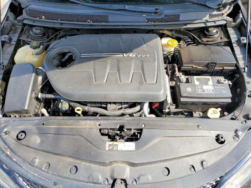 49555376 :رقم المزاد ، 1C3CCCDG2FN639266 vin ، 2015 Chrysler 200 مزاد بيع