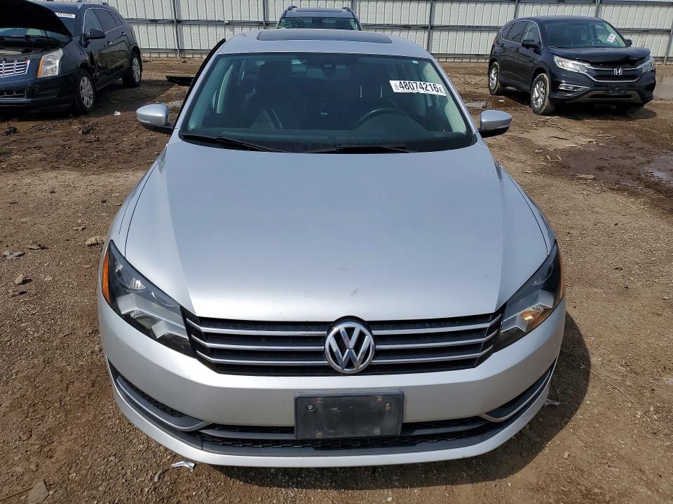 48074216 :رقم المزاد ، 1VWBH7A35EC003692 vin ، 2014 Volkswagen Passat مزاد بيع