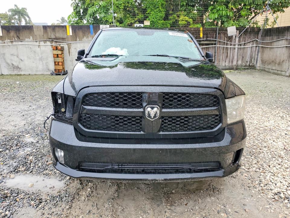 48563986 :رقم المزاد ، 1C6RR6FG4JS188569 vin ، 2018 Ram 1500 مزاد بيع