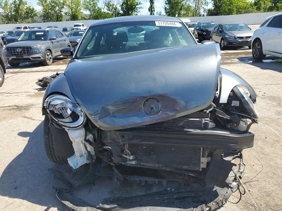 2018 Volkswagen Beetle მანქანა იყიდება აუქციონზე, vin: 3VWFD7AT1JM701318, აუქციონის ნომერი: 51720486