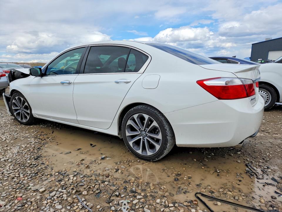 51445506 :رقم المزاد ، 1HGCR2F57FA252981 vin ، 2015 Honda Accord مزاد بيع