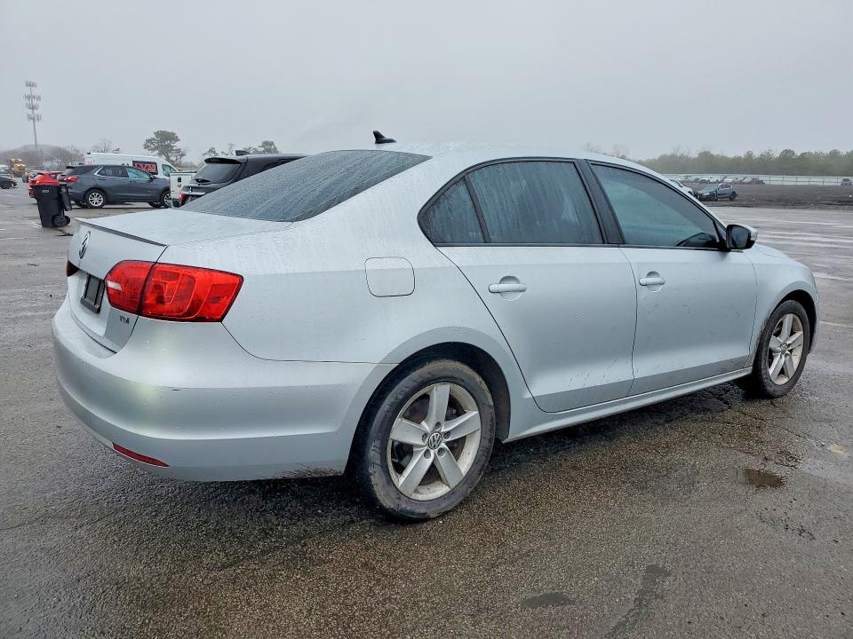 48694436 :رقم المزاد ، 3VWLL7AJ7CM323674 vin ، 2012 Volkswagen Jetta مزاد بيع