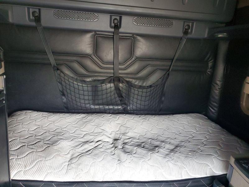 Продаж на аукціоні авто 2018 Freightliner Cascadia 125, vin: 3AKJGLDR8JSHR0755, номер лоту: 48562046