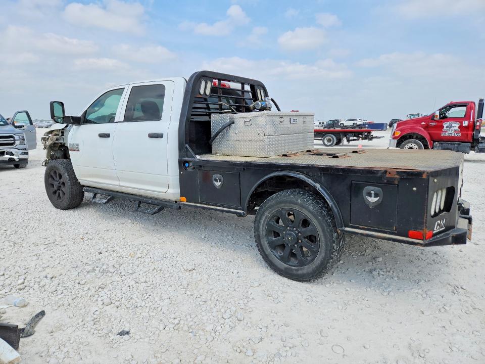48309126 :رقم المزاد ، 3C6UR5HL1JG388444 vin ، 2018 Ram 2500 مزاد بيع