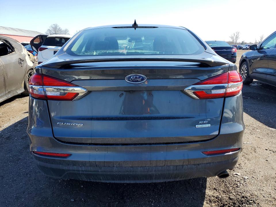 49106926 :رقم المزاد ، 3FA6P0HD4KR122947 vin ، 2019 Ford Fusion مزاد بيع