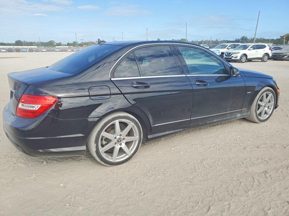 Продажа на аукционе авто 2012 Mercedes-benz C, vin: WDDGF4HB0CA613119, номер лота: 50111166