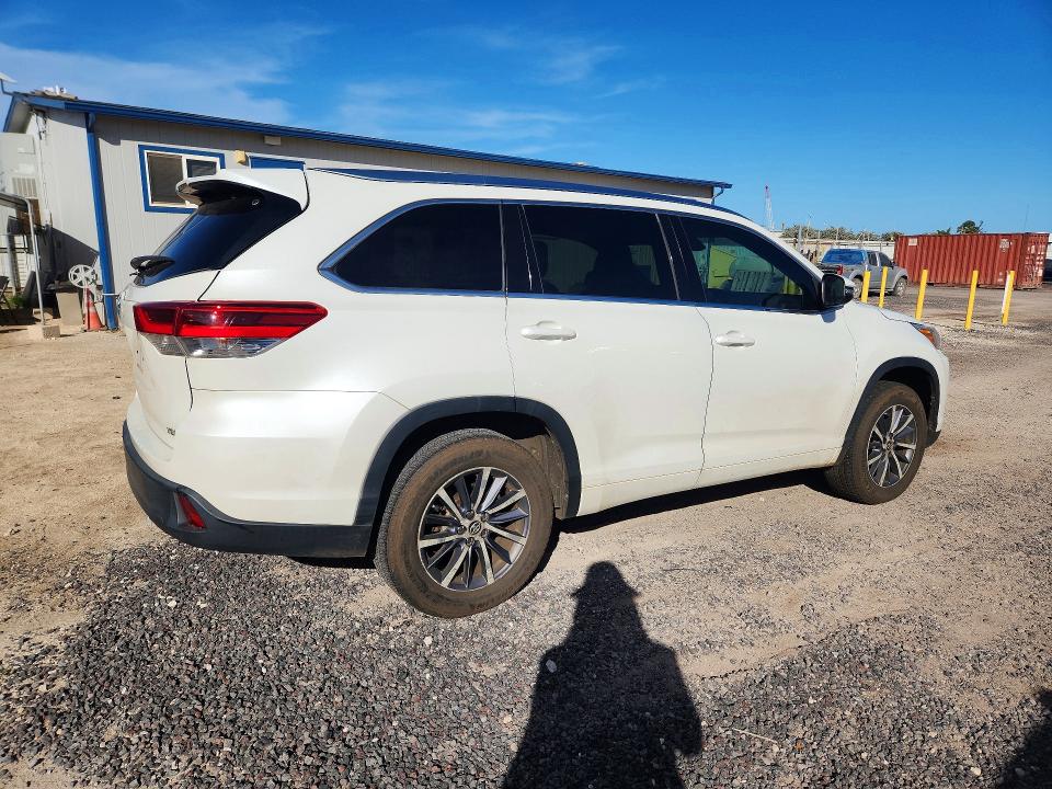 Auction sale of the 2017 Toyota Highlander, vin: 5TDKZRFH0HS517839, lot number: 47601456