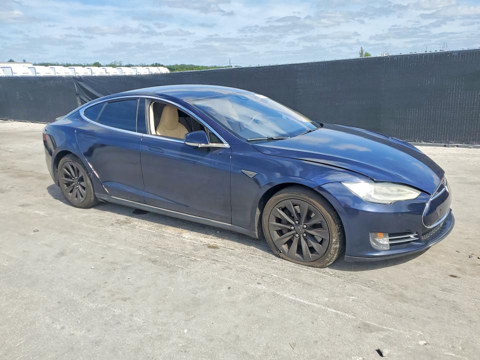 Продажа на аукционе авто 2015 Tesla Model S, vin: 5YJSA1H23FFP77364, номер лота: 49429146