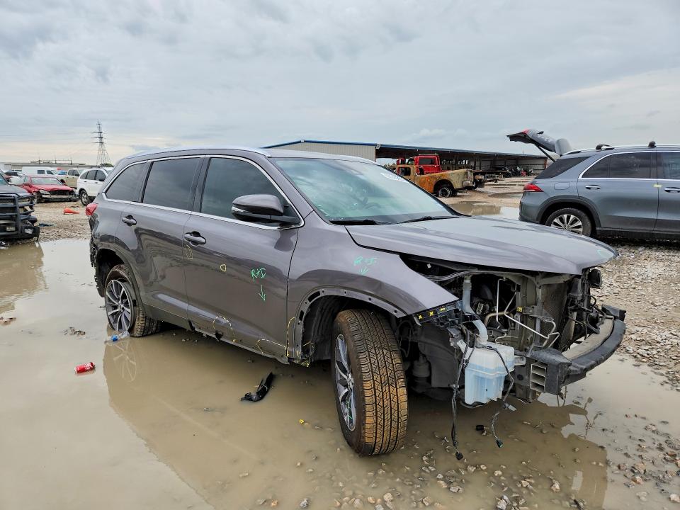 2019 Toyota Highlander მანქანა იყიდება აუქციონზე, vin: 5TDKZRFH3KS569537, აუქციონის ნომერი: 50248226