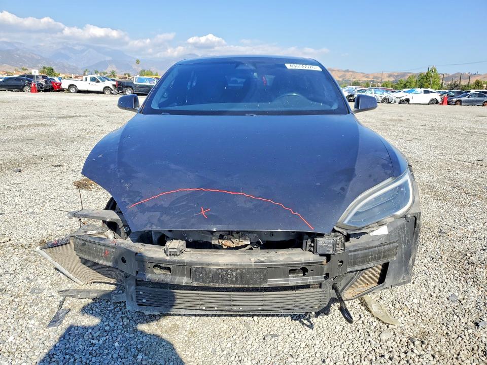 49656526 :رقم المزاد ، 5YJSA1E27JF242566 vin ، 2018 Tesla Model S مزاد بيع