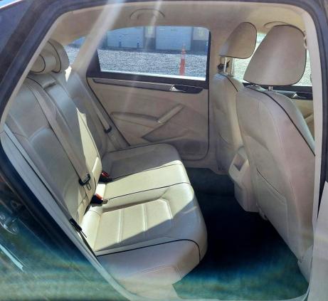 51803566 :رقم المزاد ، 1VWDT7A30HC068400 vin ، 2017 Volkswagen Passat مزاد بيع