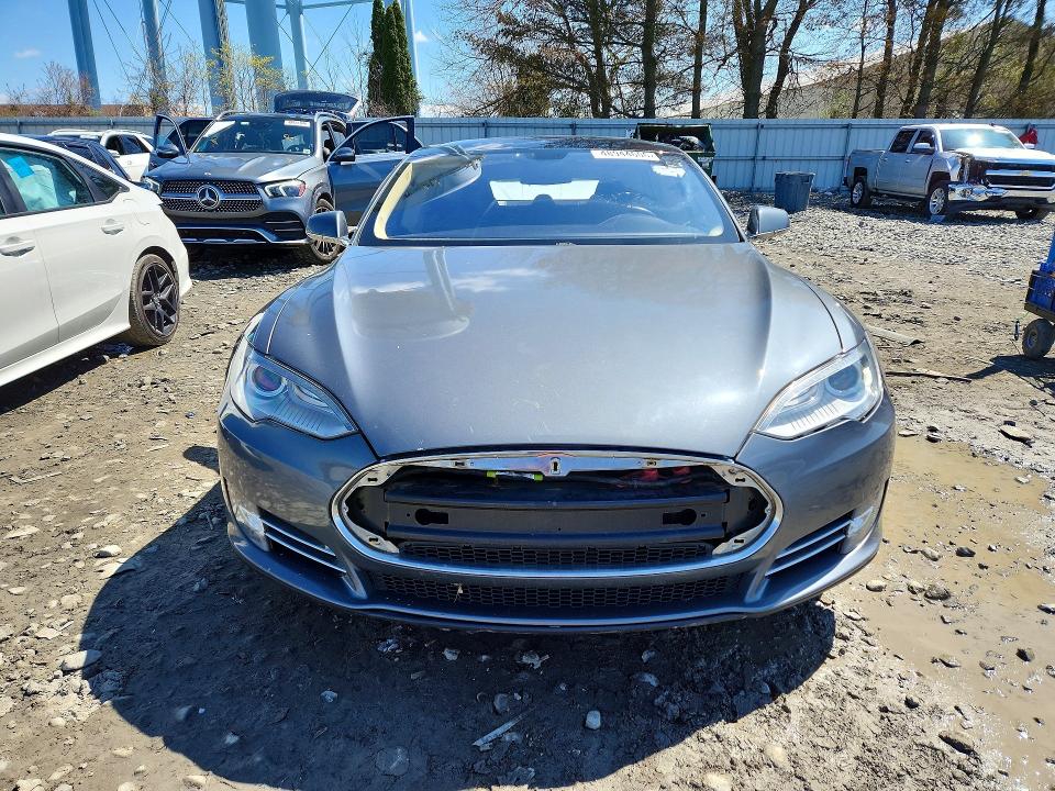 48944606 :رقم المزاد ، 5YJSA1CN3DFP03442 vin ، 2013 Tesla Model S مزاد بيع