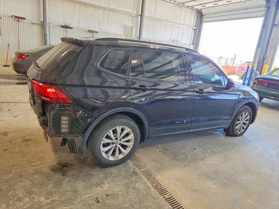 50071086 :رقم المزاد ، 3VV1B7AX3JM019824 vin ، 2018 Volkswagen Tiguan مزاد بيع