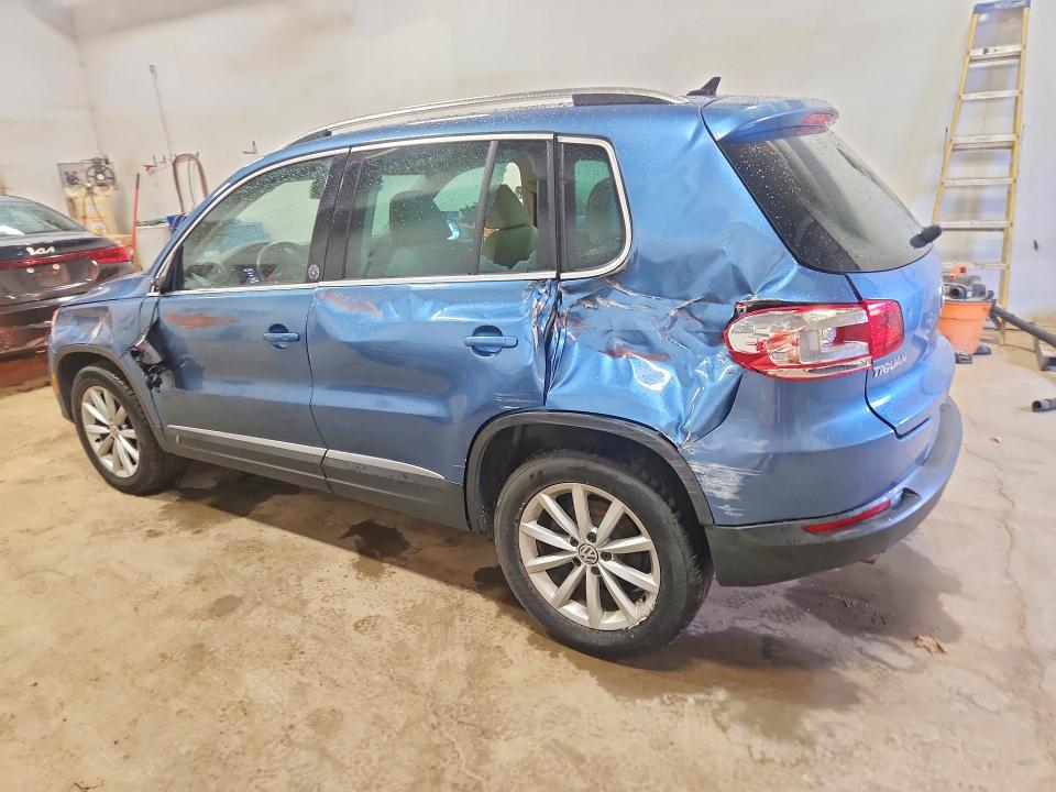 49838106 :رقم المزاد ، WVGRV7AX8HK025608 vin ، 2017 Volkswagen Tiguan مزاد بيع