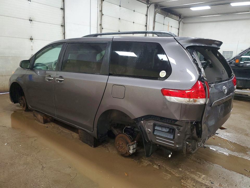 49628156 :رقم المزاد ، 5TDDK3DC5ES086962 vin ، 2014 Toyota Sienna مزاد بيع