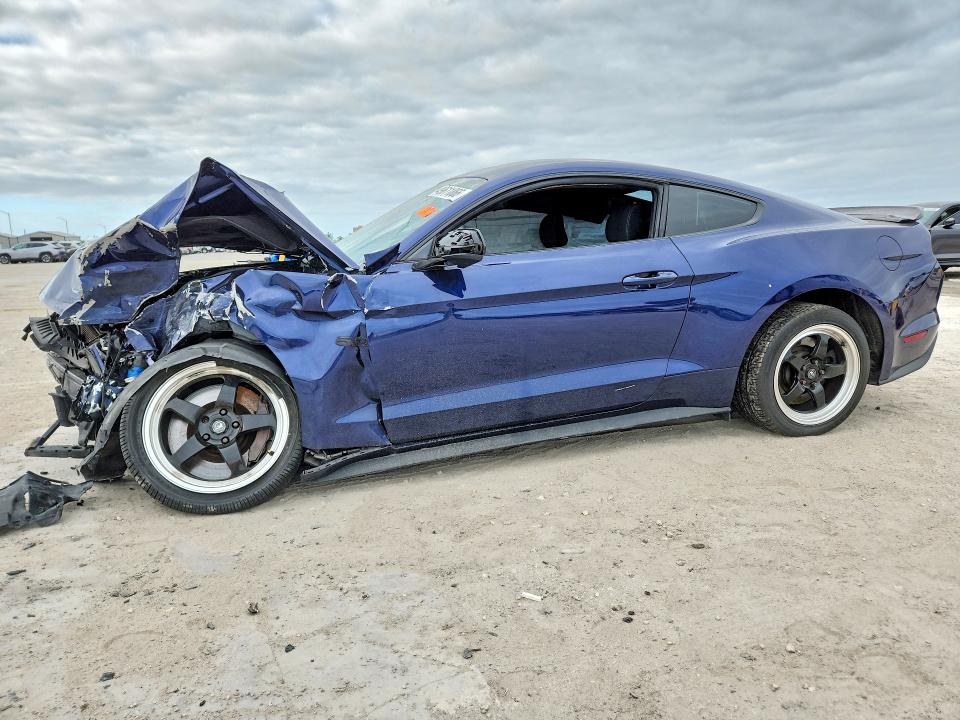 49611866 :رقم المزاد ، 1FA6P8CF3L5113944 vin ، 2020 Ford Mustang مزاد بيع