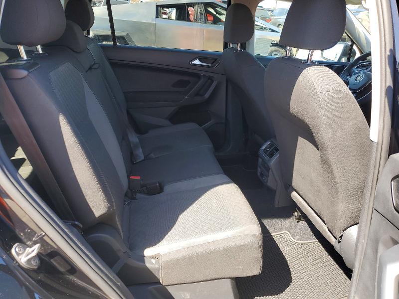50320356 :رقم المزاد ، 3VV1B7AX3JM057893 vin ، 2018 Volkswagen Tiguan مزاد بيع