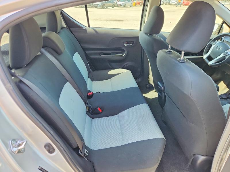 50509976 :رقم المزاد ، JTDKDTB35F1094658 vin ، 2015 Toyota Prius C مزاد بيع