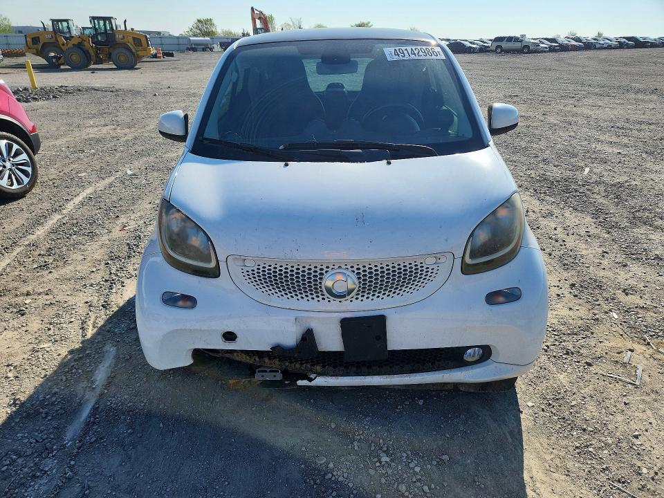 Продаж на аукціоні авто 2016 Smart Fortwo, vin: WMEFJ5DA5GK057642, номер лоту: 49142986