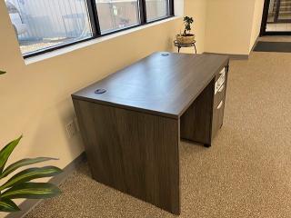49427756 :رقم المزاد ، 00000000000000000 vin ، 0 Desk Office Fur مزاد بيع