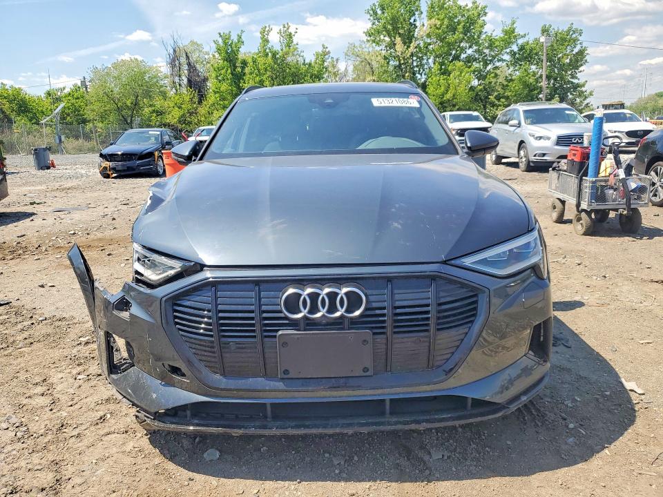 2022 Audi E-tron მანქანა იყიდება აუქციონზე, vin: WA1AAAGE0NB009960, აუქციონის ნომერი: 51321086