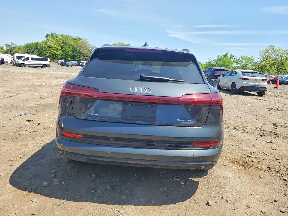 2022 Audi E-tron მანქანა იყიდება აუქციონზე, vin: WA1AAAGE0NB009960, აუქციონის ნომერი: 51321086