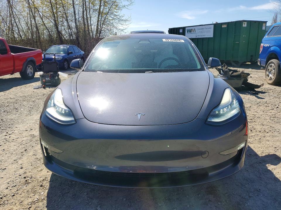 49124826 :رقم المزاد ، 5YJ3E1EB7JF186086 vin ، 2018 Tesla Model 3 مزاد بيع