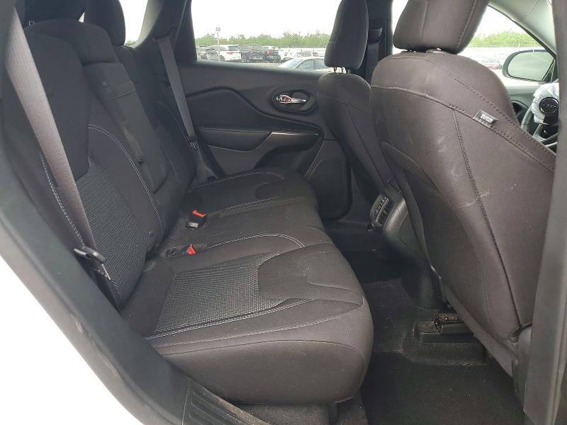 49632356 :رقم المزاد ، 1C4PJMCB7KD280575 vin ، 2019 Jeep Cherokee مزاد بيع