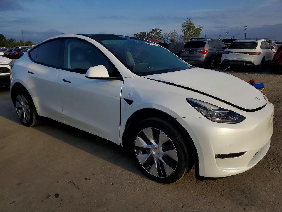 48715246 :رقم المزاد ، 7SAYGDEE8NF435497 vin ، 2022 Tesla Model Y مزاد بيع