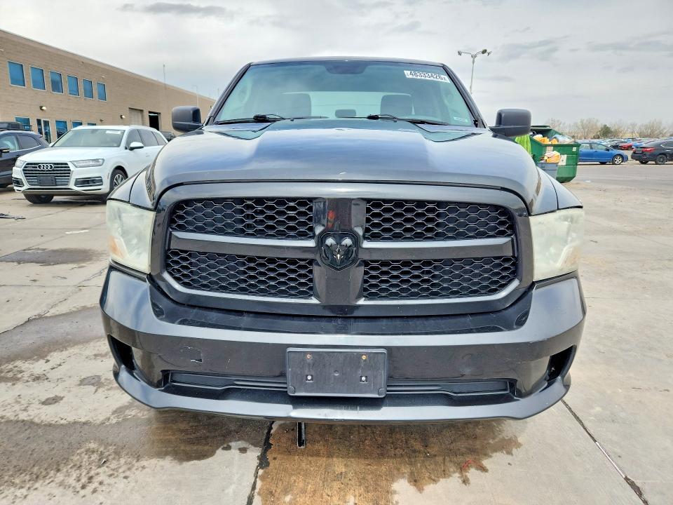 48333426 :رقم المزاد ، 1C6RR7FT4JS301472 vin ، 2018 Ram 1500 مزاد بيع