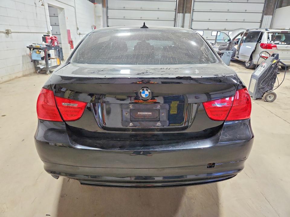 51834796 :رقم المزاد ، WBAPH5G59BNM81312 vin ، 2011 Bmw 328 مزاد بيع
