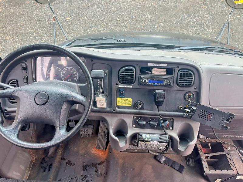 48691816 :رقم المزاد ، 4UZABRDU1FCGJ8501 vin ، 2015 Freightliner Chassis مزاد بيع