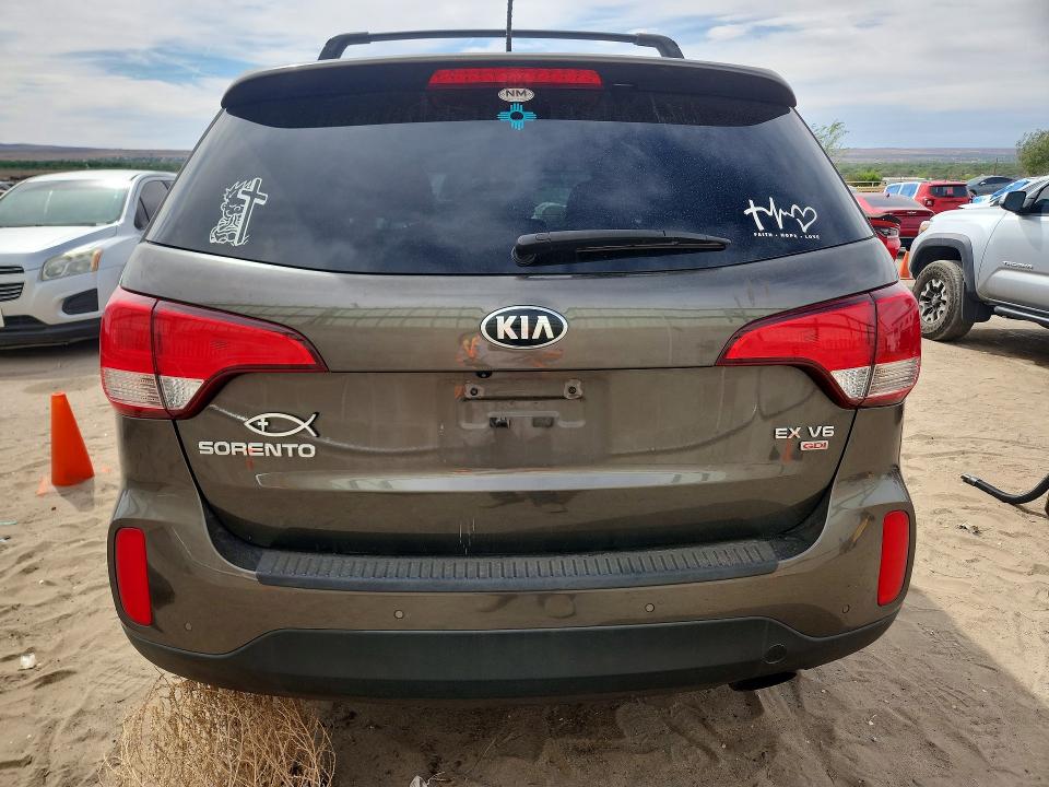 2015 Kia Sorento მანქანა იყიდება აუქციონზე, vin: 5XYKUDA74FG556699, აუქციონის ნომერი: 50063316