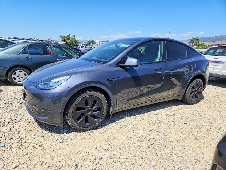 51858536 :رقم المزاد ، 7SAYGDEE8NF384583 vin ، 2022 Tesla Model Y مزاد بيع