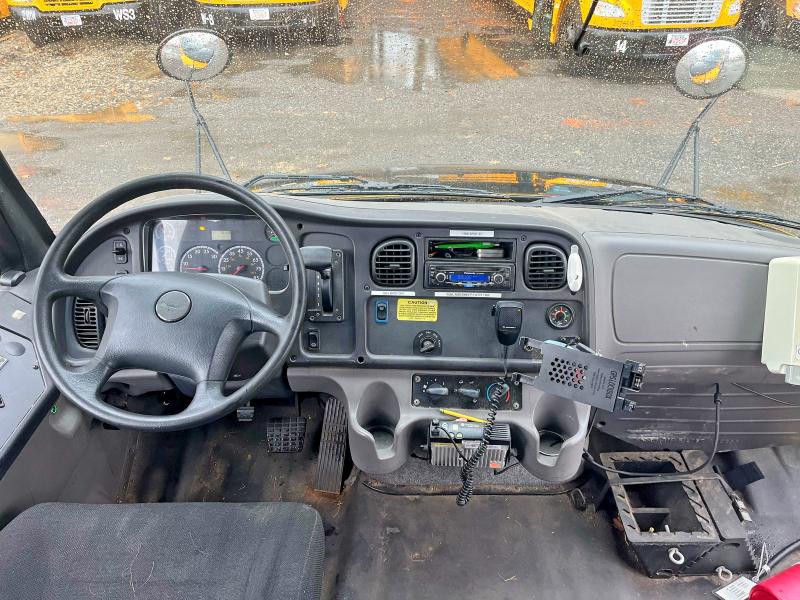 48690886 :رقم المزاد ، 4UZABRDU3FCGJ8502 vin ، 2015 Freightliner Chassis مزاد بيع