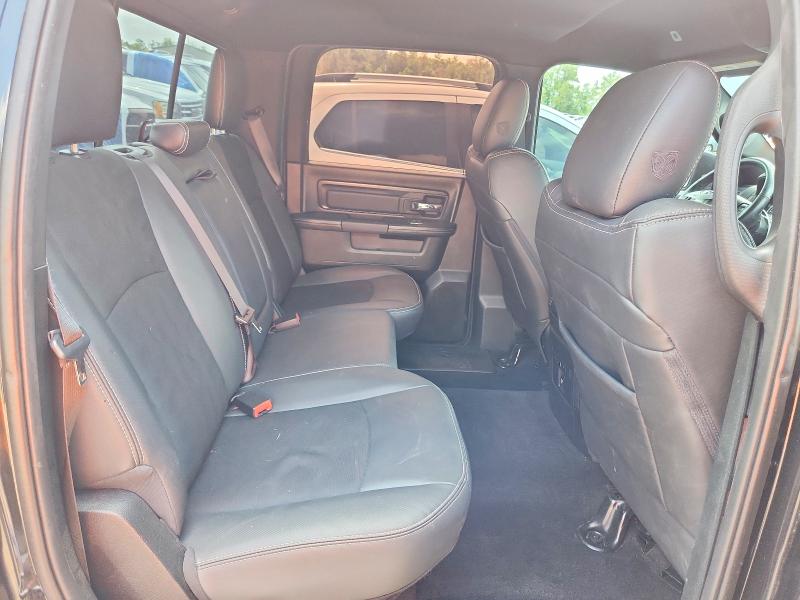 50898606 :رقم المزاد ، 1C6RR6YT3JS112562 vin ، 2018 Ram 1500 مزاد بيع
