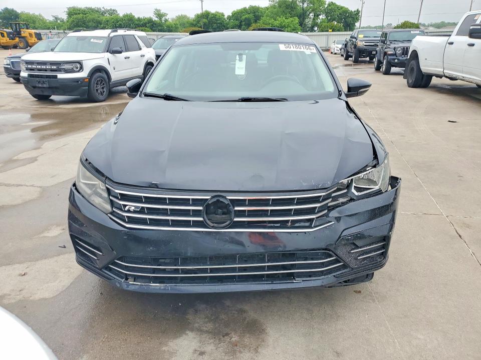 50180166 :رقم المزاد ، 1VWDT7A34HC061367 vin ، 2017 Volkswagen Passat مزاد بيع