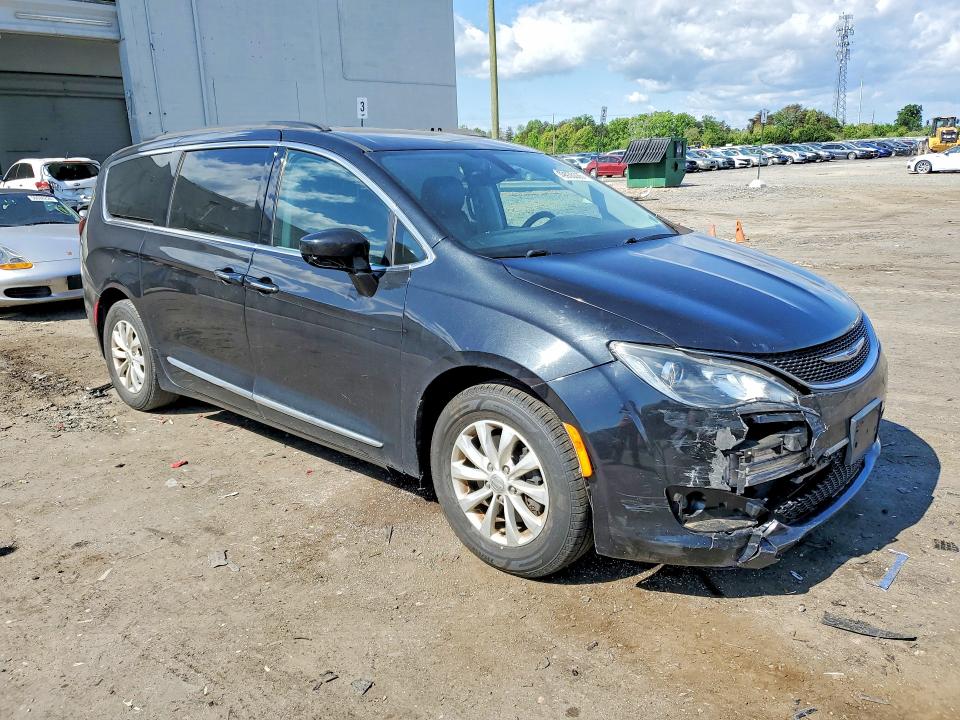 49935336 :رقم المزاد ، 2C4RC1BG3HR532780 vin ، 2017 Chrysler Pacifica مزاد بيع