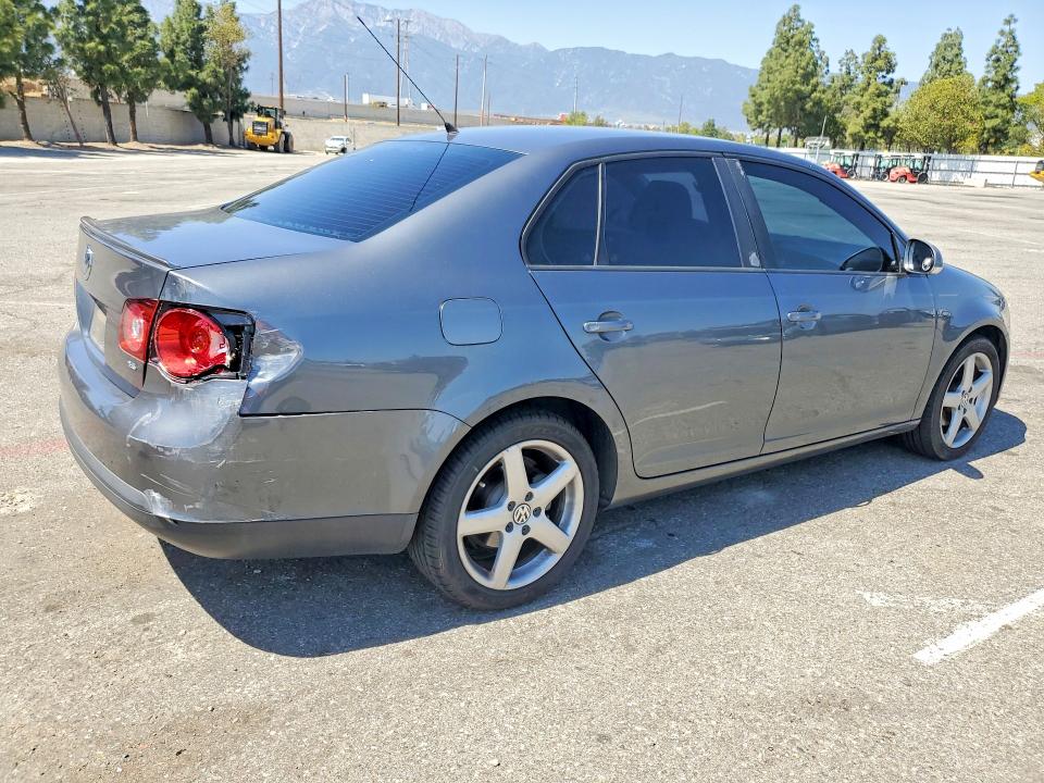 2010 Volkswagen Jetta მანქანა იყიდება აუქციონზე, vin: 3VWAZ7AJ2AM131193, აუქციონის ნომერი: 51571566
