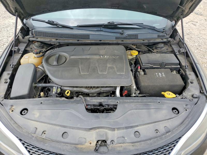 49687036 :رقم المزاد ، 1C3CCCEG1FN620402 vin ، 2015 Chrysler 200 مزاد بيع